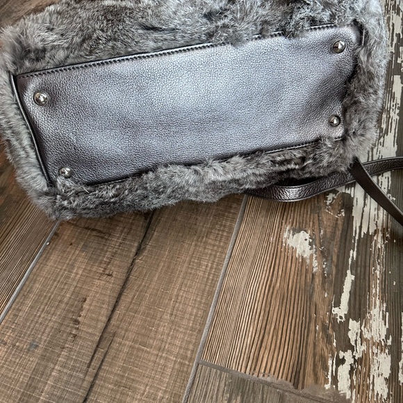 Michael Kors Rabbit Fur Like New Satchel Handbag Grey Silver Shimmer Leather - Picture 4 of 9